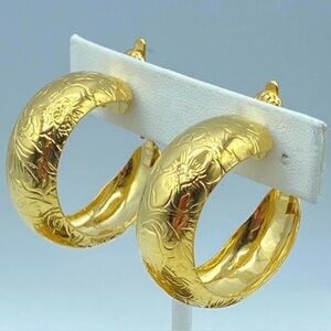 Vintage 80s CROWN TRIFARI Gold Plated Floral & Leaf Etched Hoop Clip on Earrings